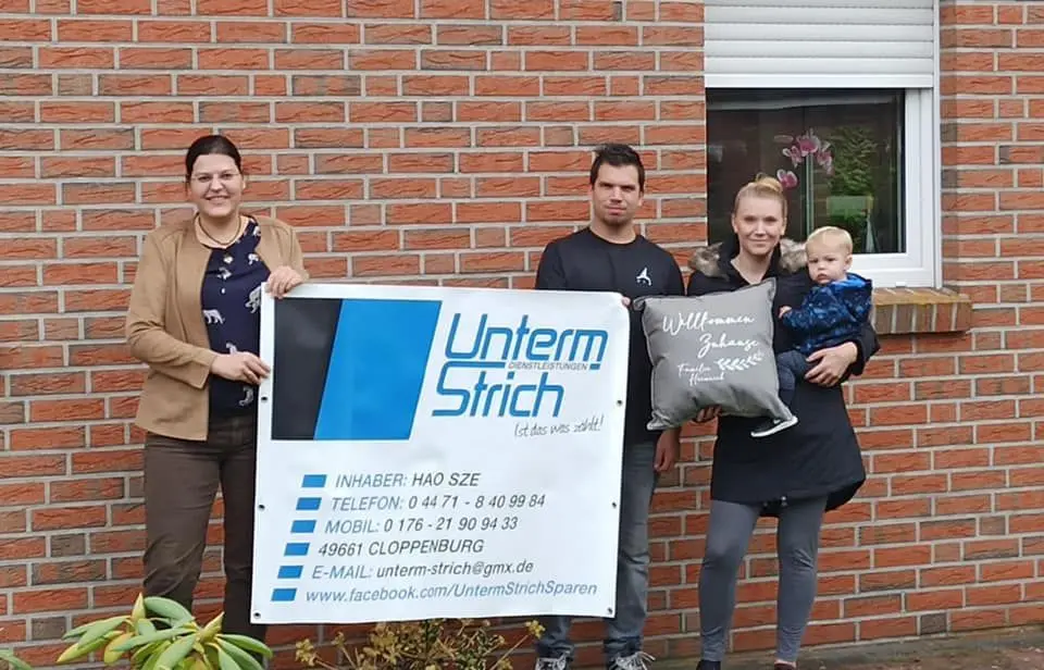Zufriedene Kundinnen und Kunden nach erfolgreicher Finanzierung