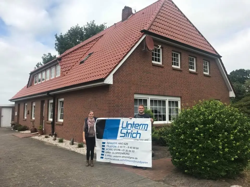 Zufriedene Kundinnen und Kunden nach erfolgreicher Finanzierung