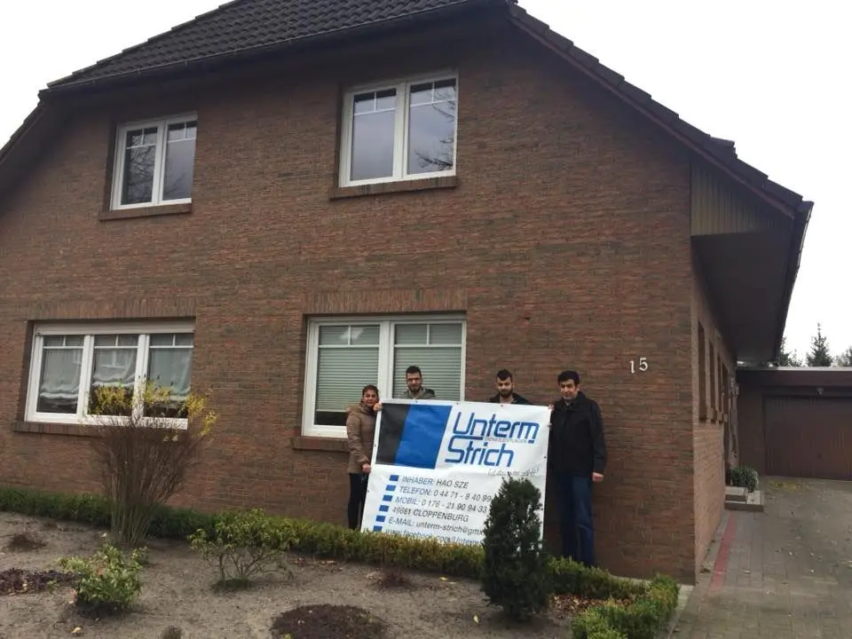 Zufriedene Kundinnen und Kunden nach erfolgreicher Finanzierung