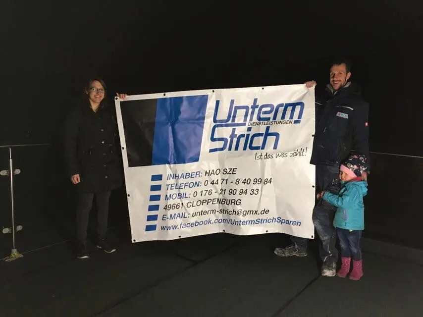 Zufriedene Kundinnen und Kunden nach erfolgreicher Finanzierung