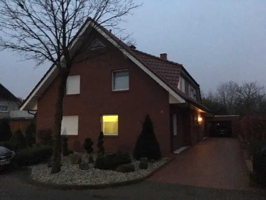 Zufriedene Kundinnen und Kunden nach erfolgreicher Finanzierung