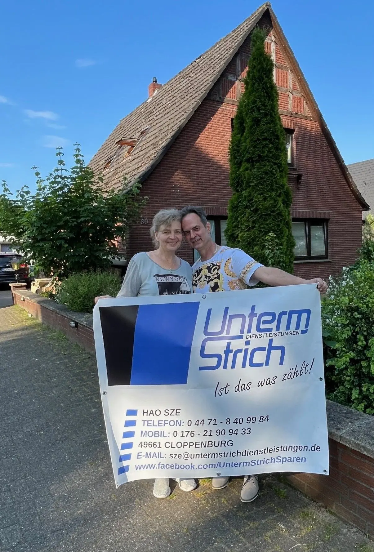 Zufriedene Kundinnen und Kunden nach erfolgreicher Finanzierung