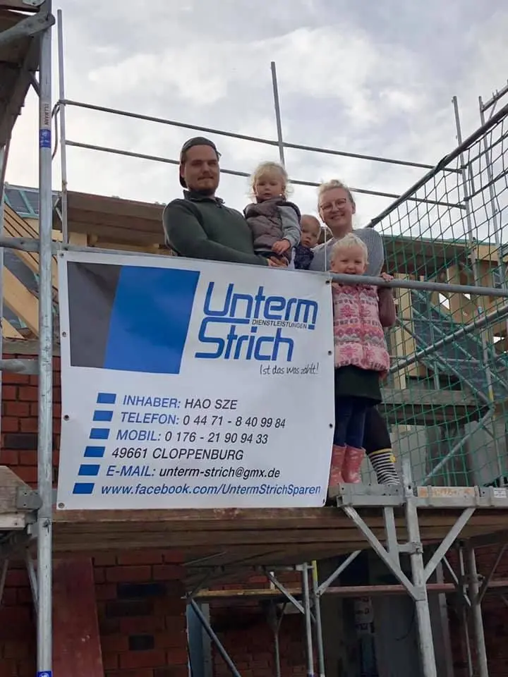 Zufriedene Kundinnen und Kunden nach erfolgreicher Finanzierung
