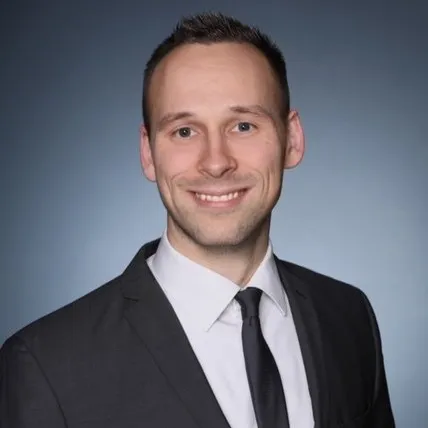 Kevin Werlich, Finanzierungsspezialist